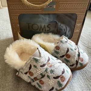 Tiny TOMS slippers